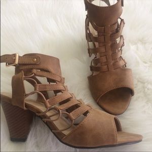 Open toe brown/tan sandals